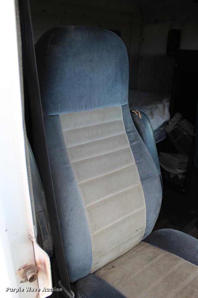 image for item DB6607 1994 Freightliner FLD120 semi truck