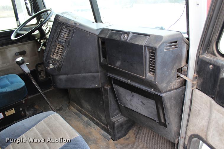 image for item DB6607 1994 Freightliner FLD120 semi truck