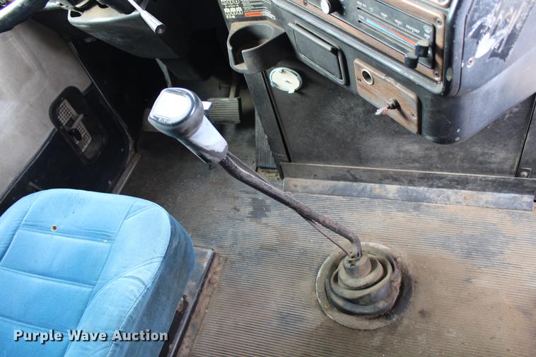 image for item DB6607 1994 Freightliner FLD120 semi truck