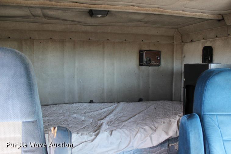 image for item DB6607 1994 Freightliner FLD120 semi truck