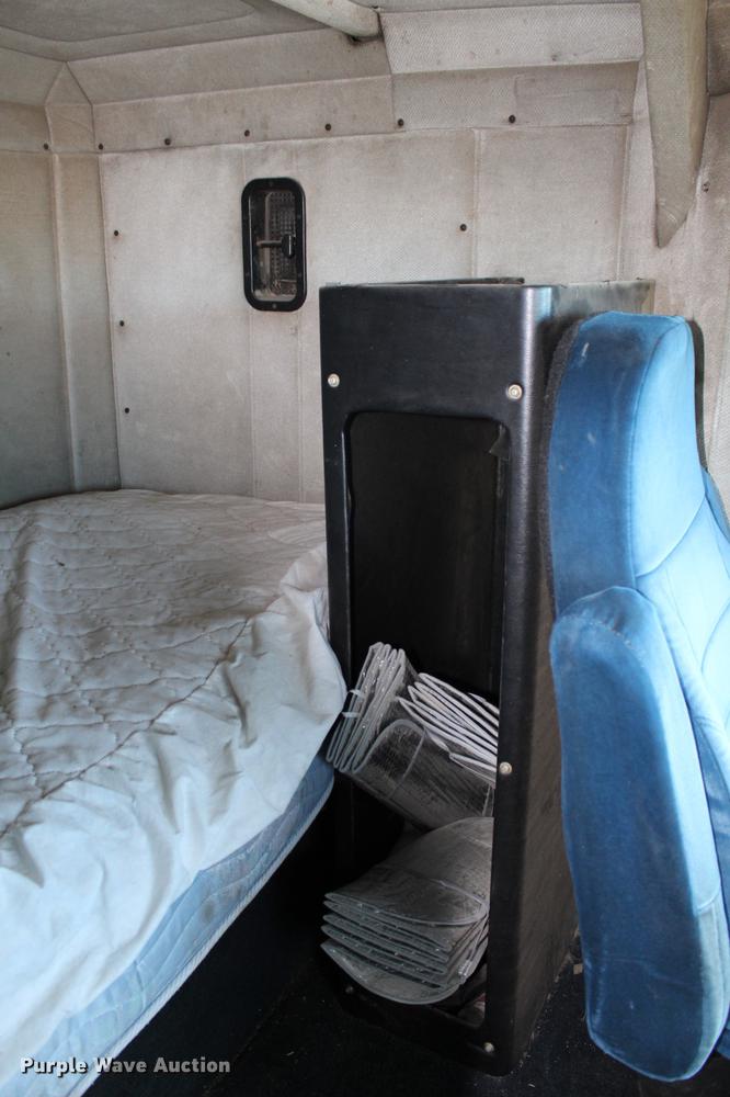 image for item DB6607 1994 Freightliner FLD120 semi truck