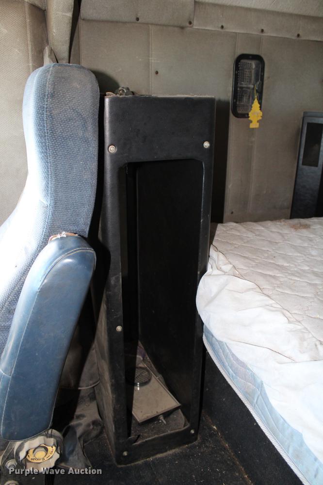 image for item DB6607 1994 Freightliner FLD120 semi truck