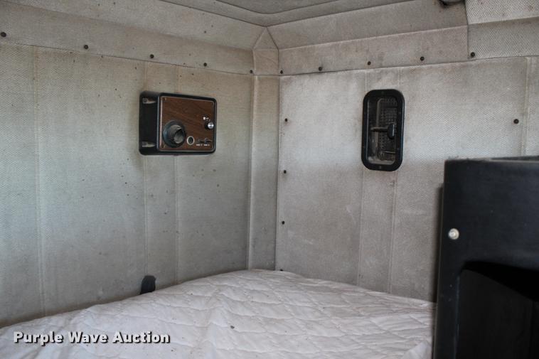 image for item DB6607 1994 Freightliner FLD120 semi truck