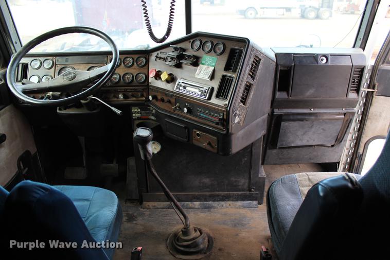 image for item DB6607 1994 Freightliner FLD120 semi truck