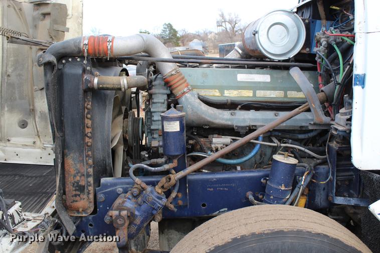 image for item DB6607 1994 Freightliner FLD120 semi truck