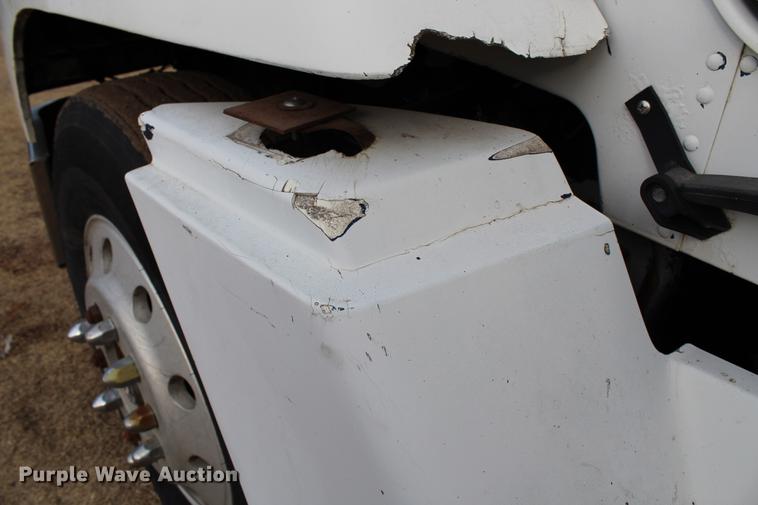 image for item DB6607 1994 Freightliner FLD120 semi truck