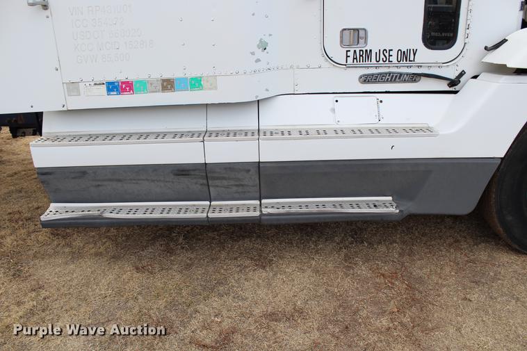 image for item DB6607 1994 Freightliner FLD120 semi truck