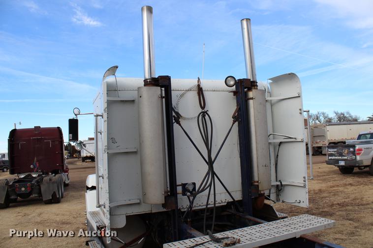 image for item DB6607 1994 Freightliner FLD120 semi truck