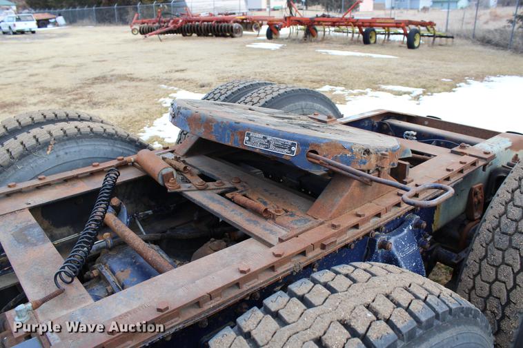 image for item DB6607 1994 Freightliner FLD120 semi truck