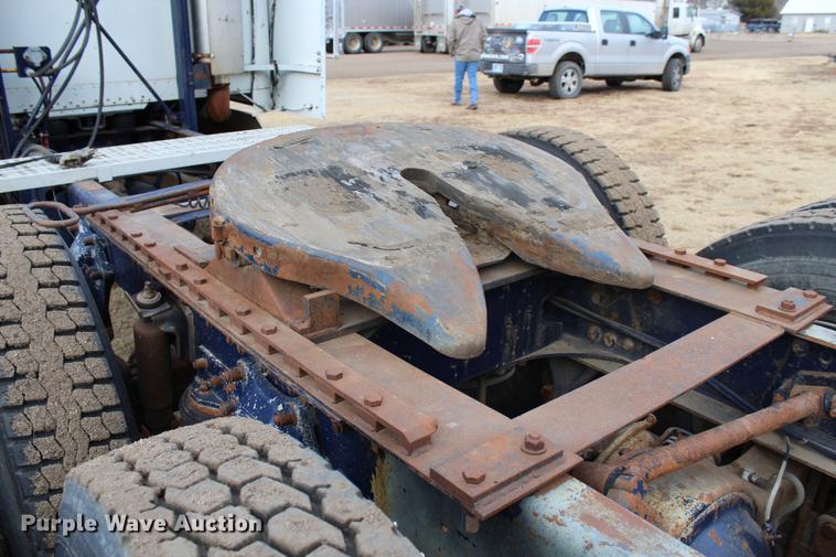 image for item DB6607 1994 Freightliner FLD120 semi truck