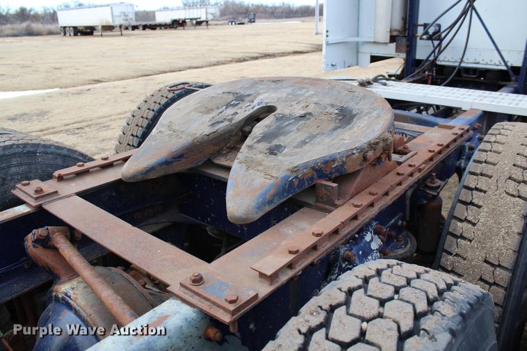 image for item DB6607 1994 Freightliner FLD120 semi truck