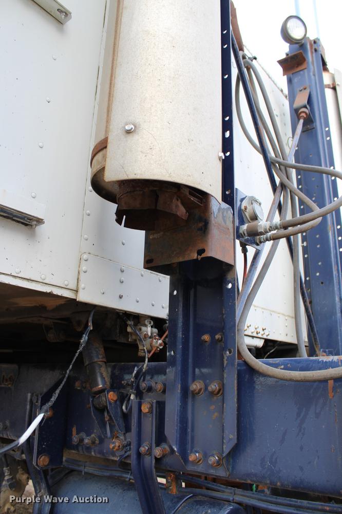 image for item DB6607 1994 Freightliner FLD120 semi truck