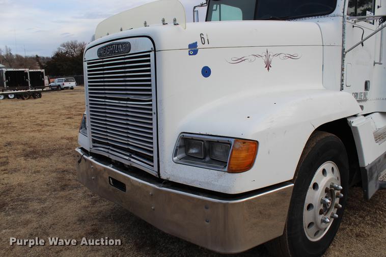 image for item DB6607 1994 Freightliner FLD120 semi truck
