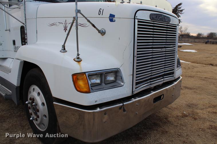 image for item DB6607 1994 Freightliner FLD120 semi truck