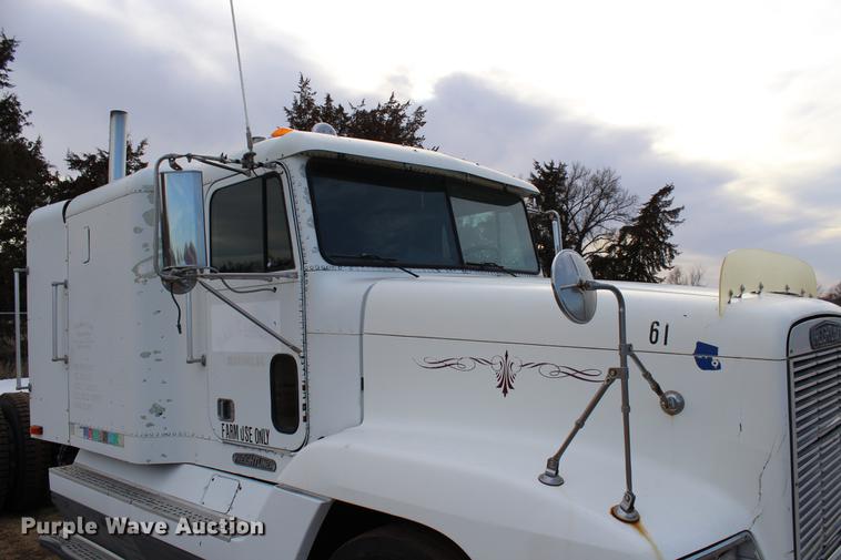 image for item DB6607 1994 Freightliner FLD120 semi truck