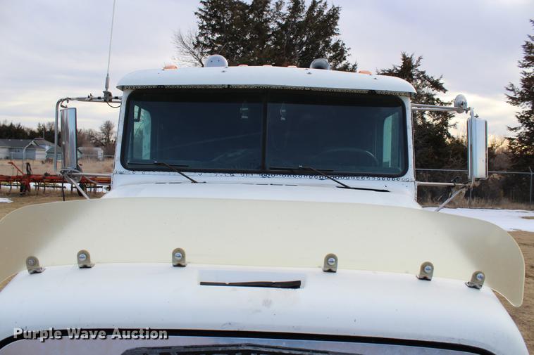 image for item DB6607 1994 Freightliner FLD120 semi truck