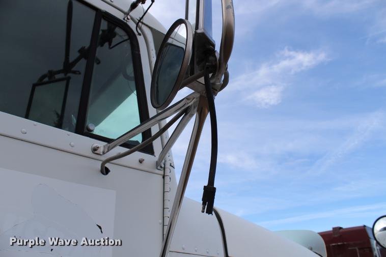 image for item DB6607 1994 Freightliner FLD120 semi truck