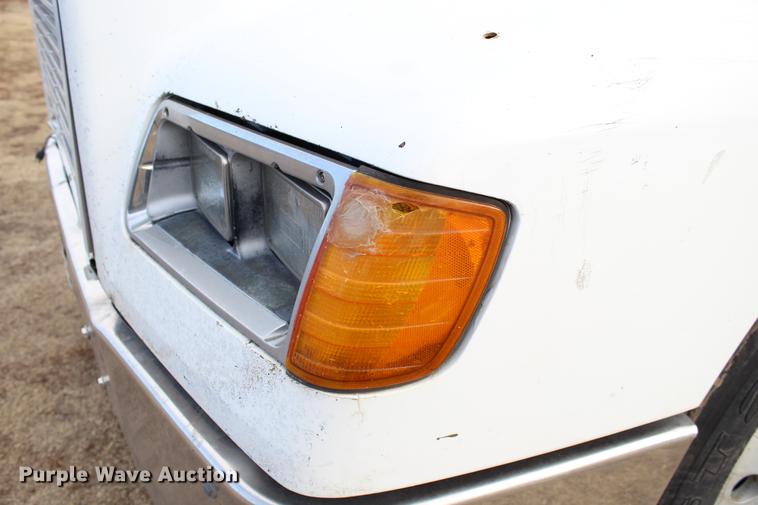 image for item DB6607 1994 Freightliner FLD120 semi truck