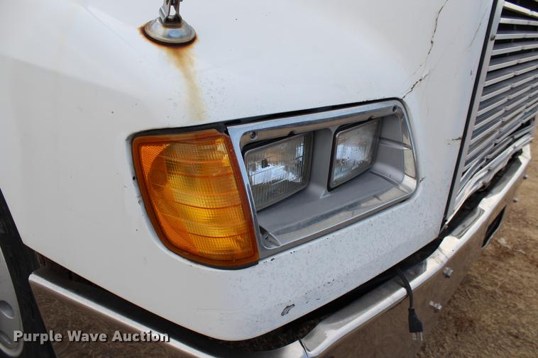 image for item DB6607 1994 Freightliner FLD120 semi truck