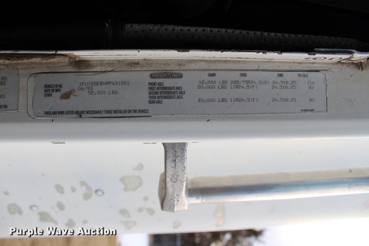 image for item DB6607 1994 Freightliner FLD120 semi truck