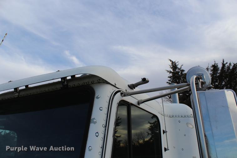 image for item DB6607 1994 Freightliner FLD120 semi truck