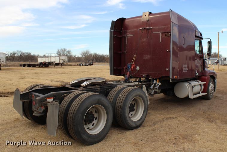 image for item DB6608 2001 Freightliner ST120 semi truck