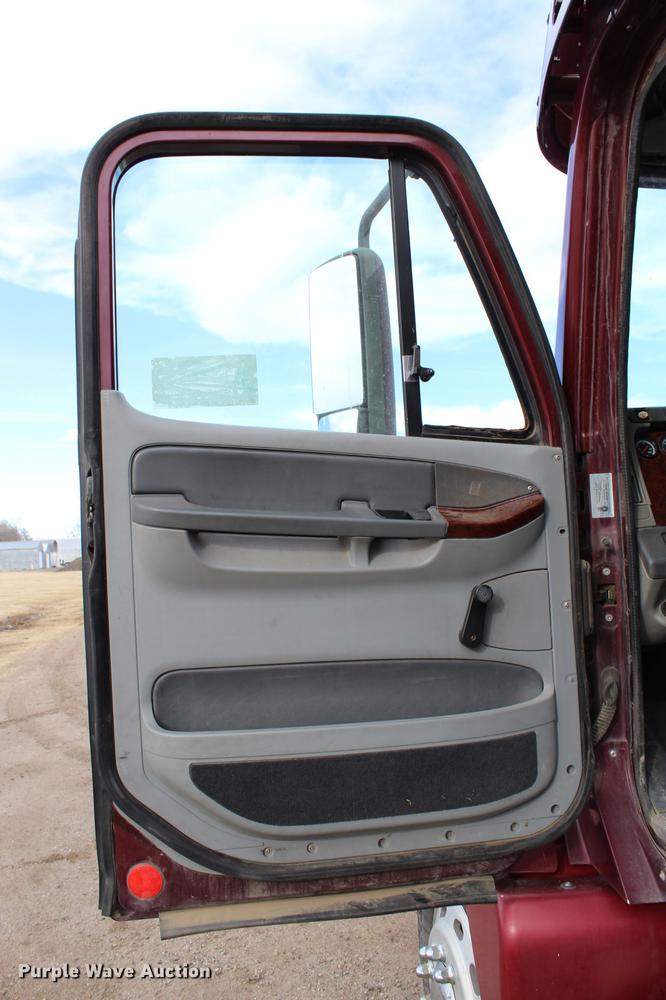 image for item DB6608 2001 Freightliner ST120 semi truck