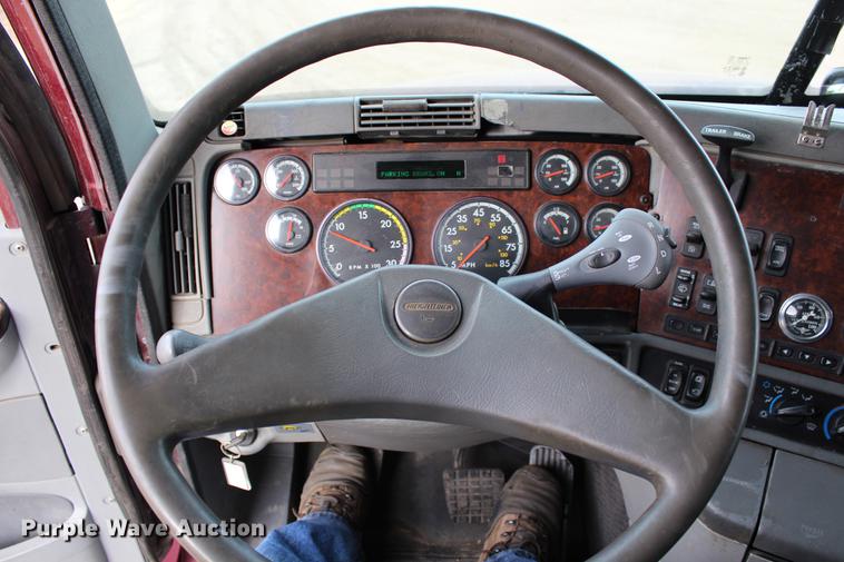 image for item DB6608 2001 Freightliner ST120 semi truck