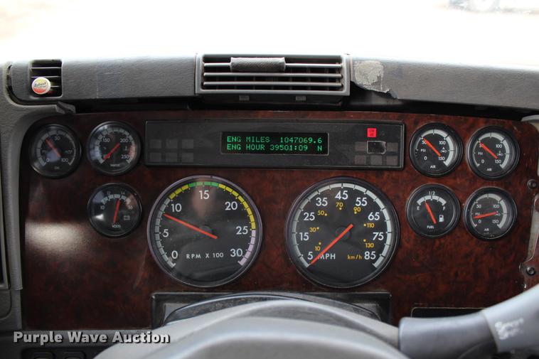 image for item DB6608 2001 Freightliner ST120 semi truck