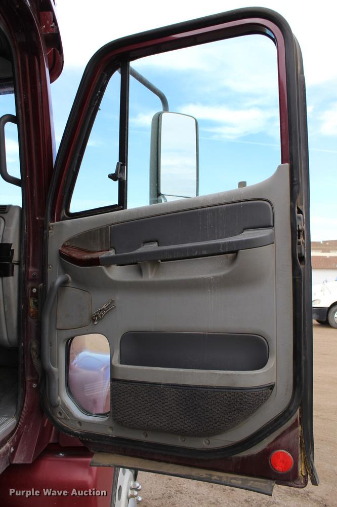 image for item DB6608 2001 Freightliner ST120 semi truck