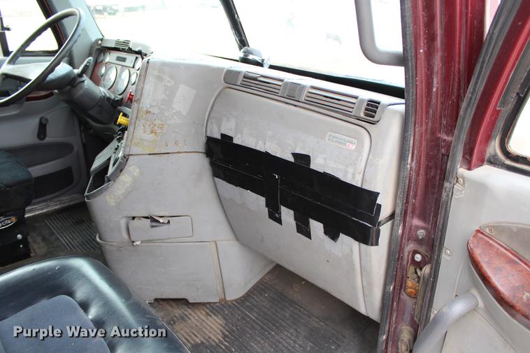 image for item DB6608 2001 Freightliner ST120 semi truck