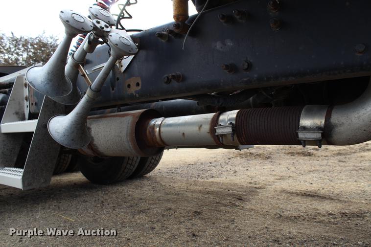 image for item DB6608 2001 Freightliner ST120 semi truck