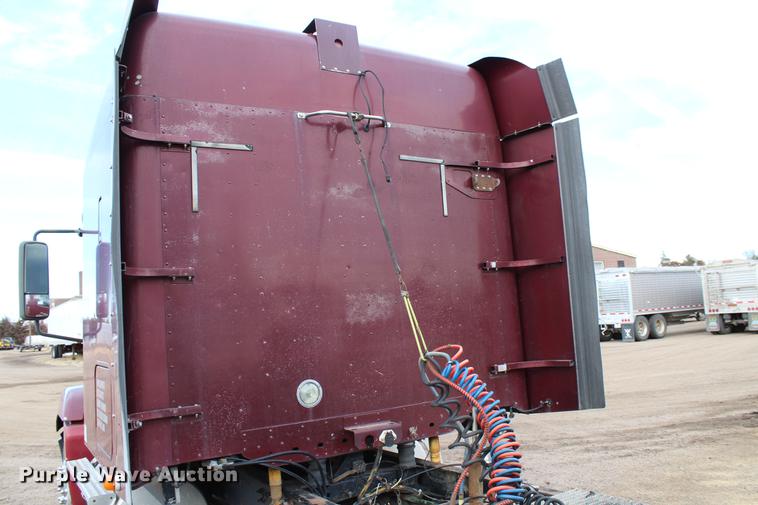 image for item DB6608 2001 Freightliner ST120 semi truck