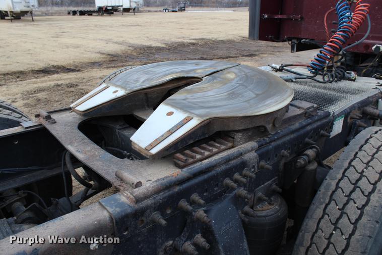 image for item DB6608 2001 Freightliner ST120 semi truck