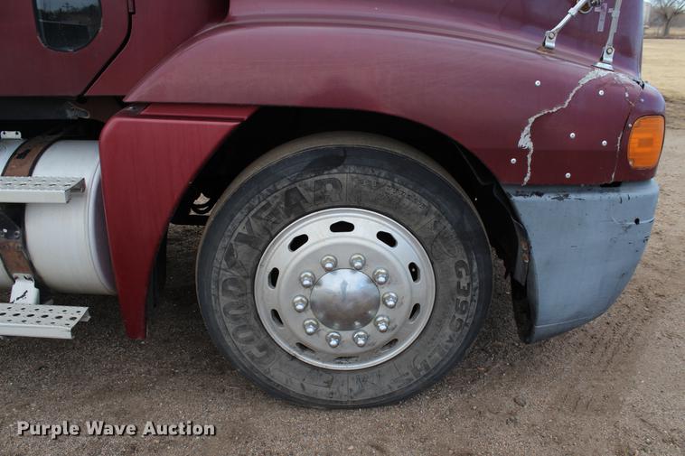 image for item DB6608 2001 Freightliner ST120 semi truck