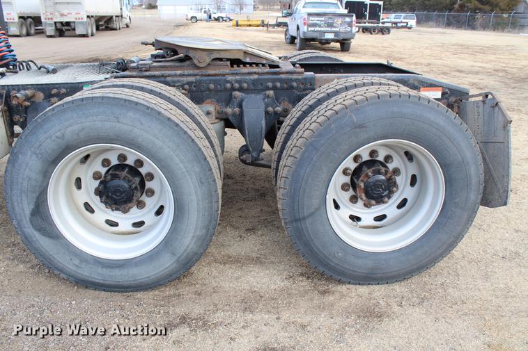 image for item DB6608 2001 Freightliner ST120 semi truck