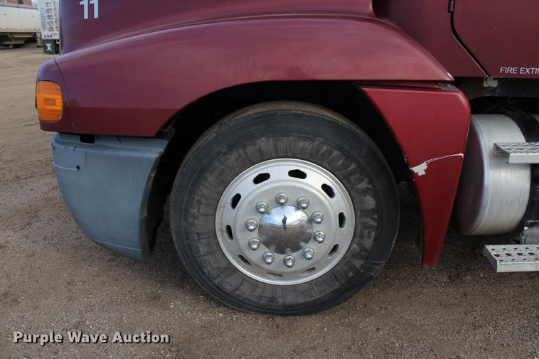 image for item DB6608 2001 Freightliner ST120 semi truck