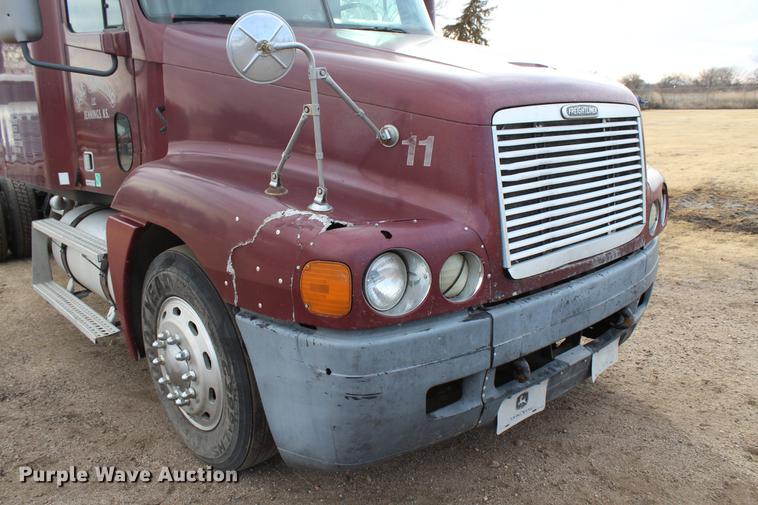 image for item DB6608 2001 Freightliner ST120 semi truck