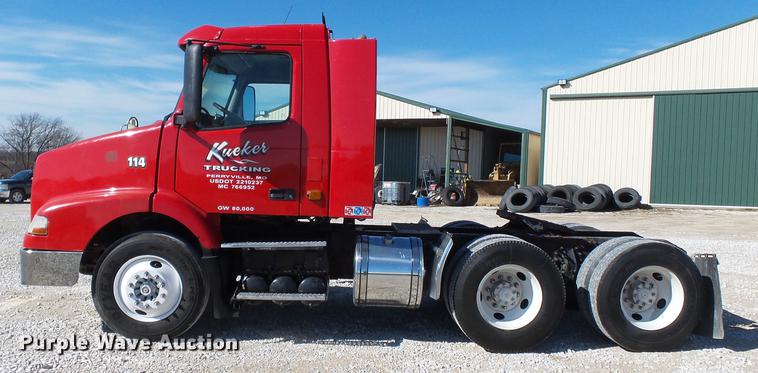 image for item DB7231 2006 Volvo VNM semi truck