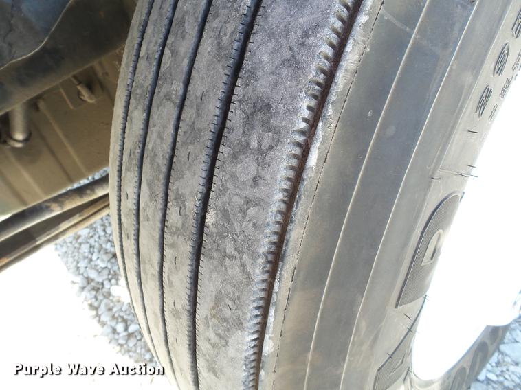 image for item DB7231 2006 Volvo VNM semi truck