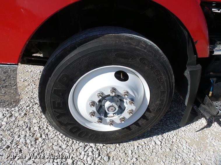 image for item DB7231 2006 Volvo VNM semi truck