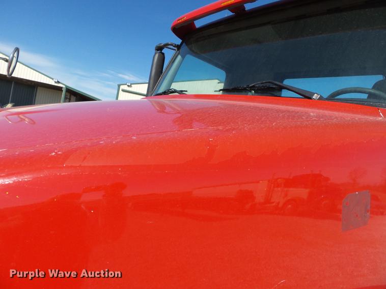 image for item DB7231 2006 Volvo VNM semi truck