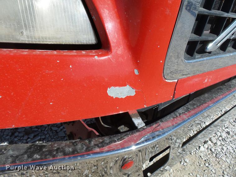 image for item DB7231 2006 Volvo VNM semi truck