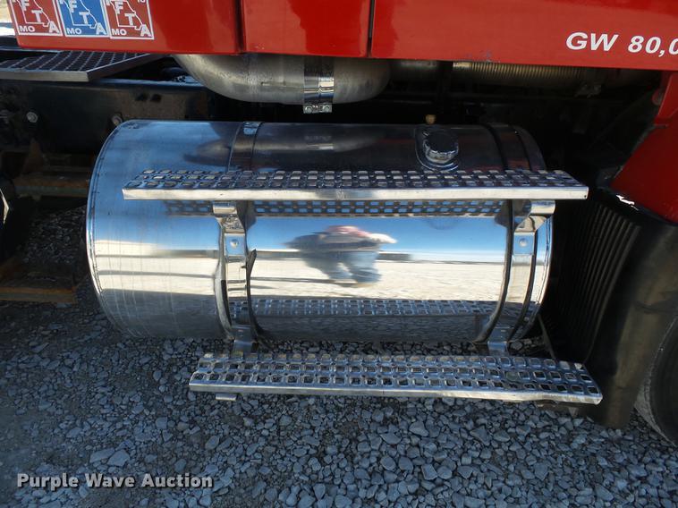 image for item DB7231 2006 Volvo VNM semi truck