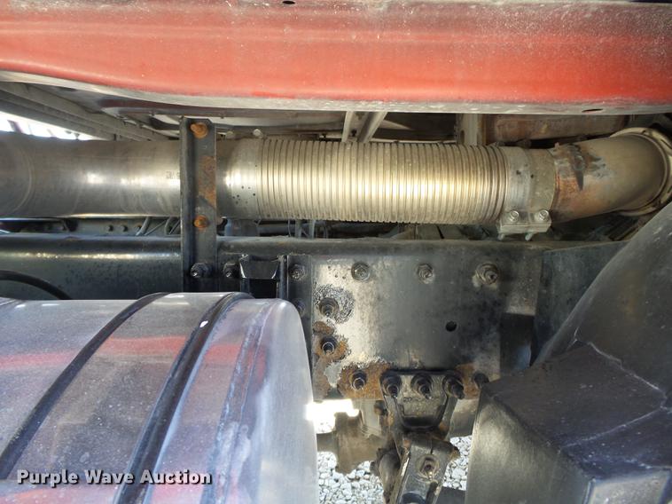 image for item DB7231 2006 Volvo VNM semi truck