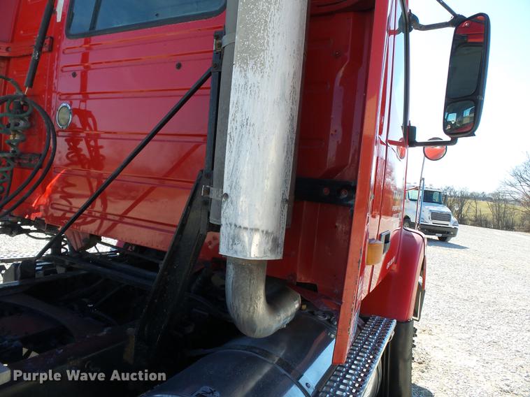 image for item DB7231 2006 Volvo VNM semi truck