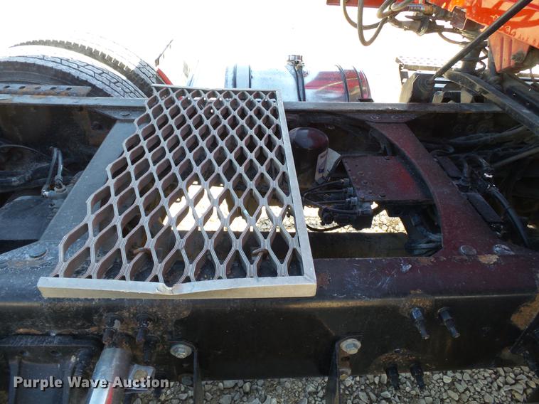 image for item DB7231 2006 Volvo VNM semi truck