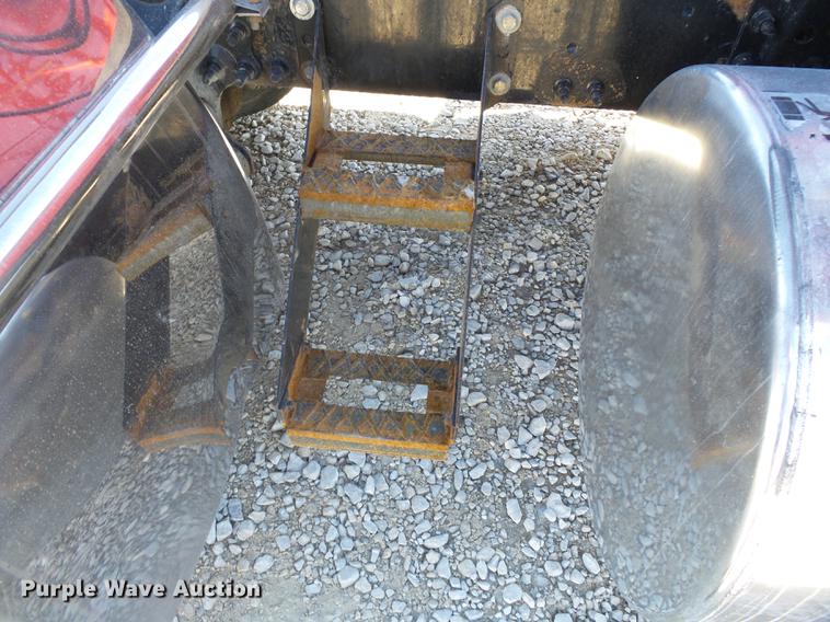 image for item DB7231 2006 Volvo VNM semi truck