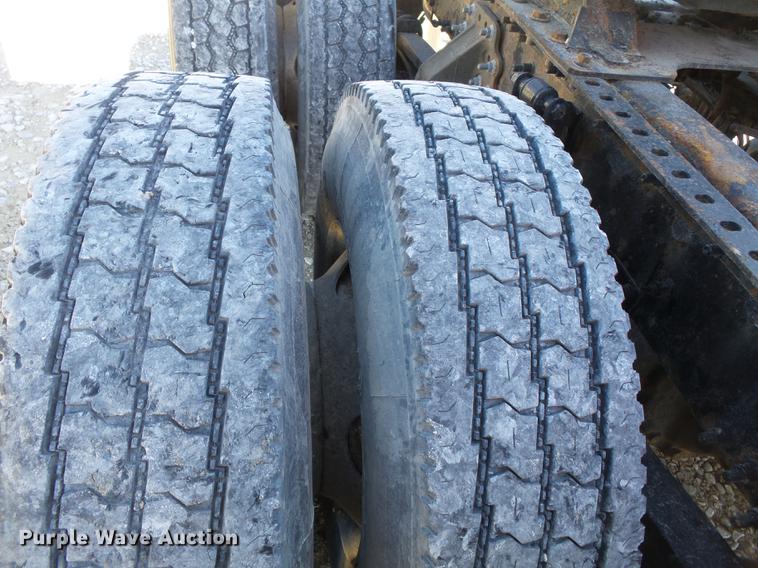 image for item DB7231 2006 Volvo VNM semi truck