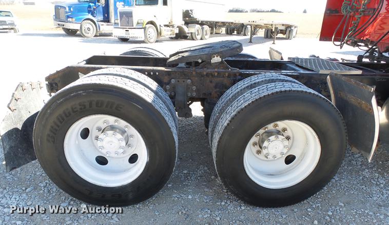 image for item DB7231 2006 Volvo VNM semi truck